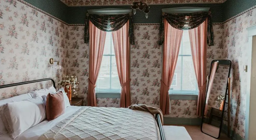 Strassner Suites - Opal - Image 1