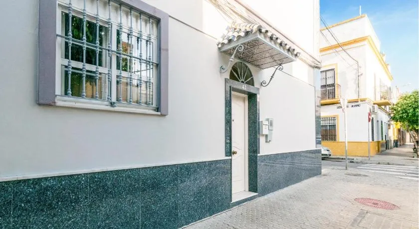 1 Bedroom Beautiful Apartment In Sevilla - Image 1