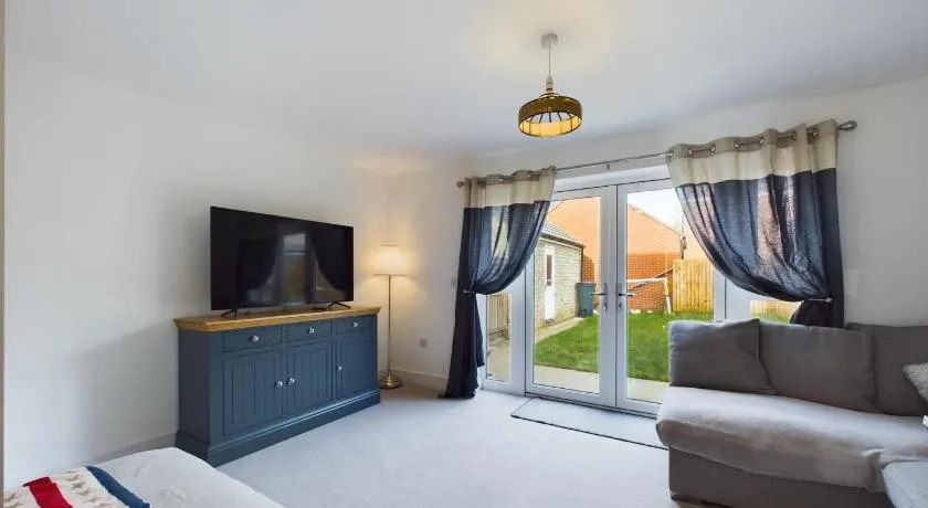 Westbury Getaway - Large 3 Bedroom House - Image 1