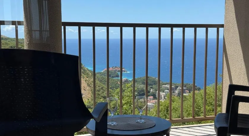Sunset Serenade Apartment - Image 1