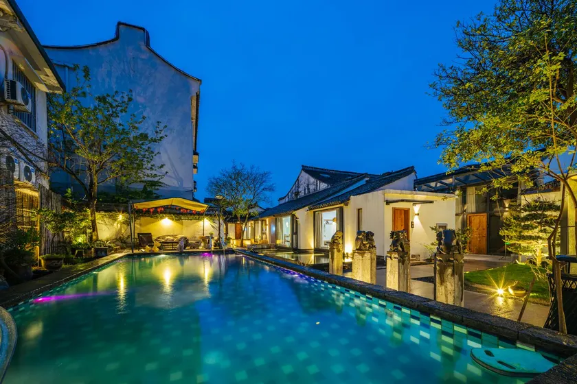 Floral Hotel Zerunju Light Luxury Guesthouse - Image 1