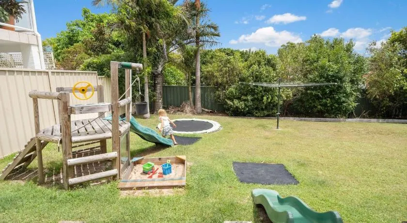 The Wreck Room, 6 Flannel Flower Fairway - fantastic house filled with activities for all - Image 1