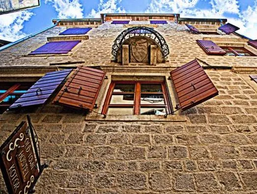 Old Town Youth Hostel - Image 1