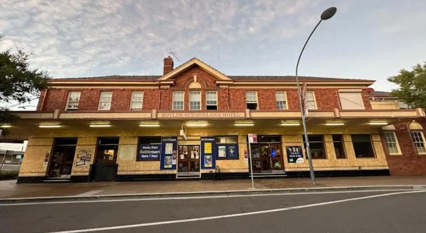 Boyles Hotel - Image 1