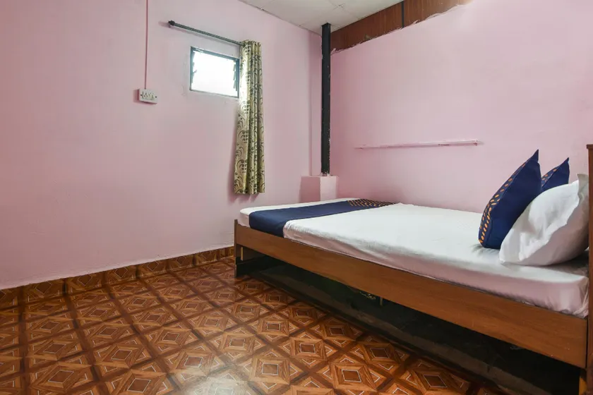SPOT ON 808212 Mehfil Lodge - Image 1