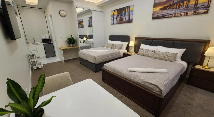 Harbour Retreat - Image 1