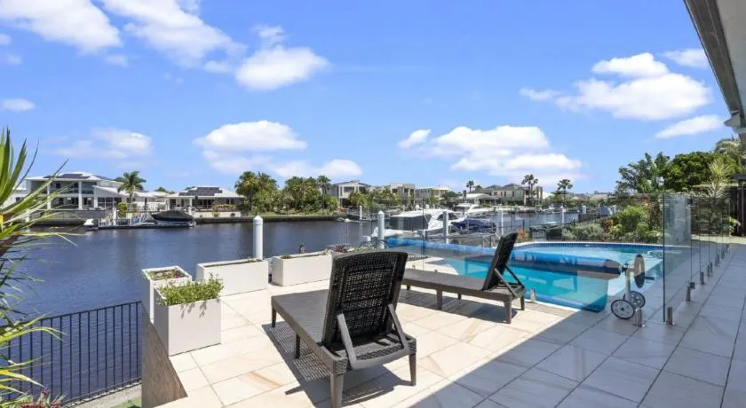 Bribie Bliss: Luxe Canal Living - Image 1