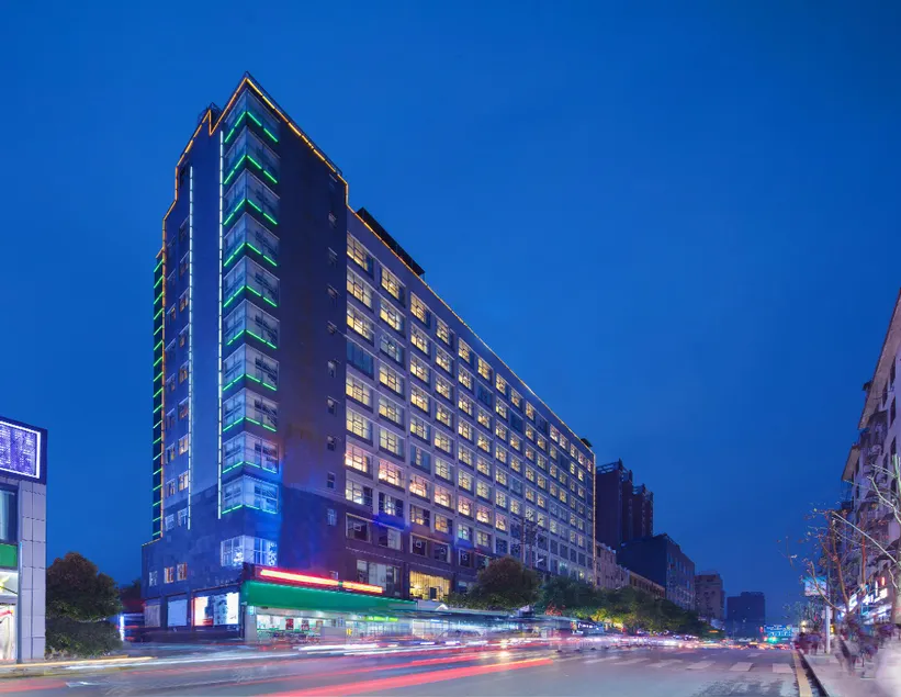 Rezen Hotel Huayuan - Image 1