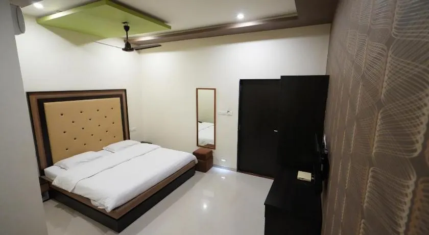 Hotel Ravi Residency - Image 1