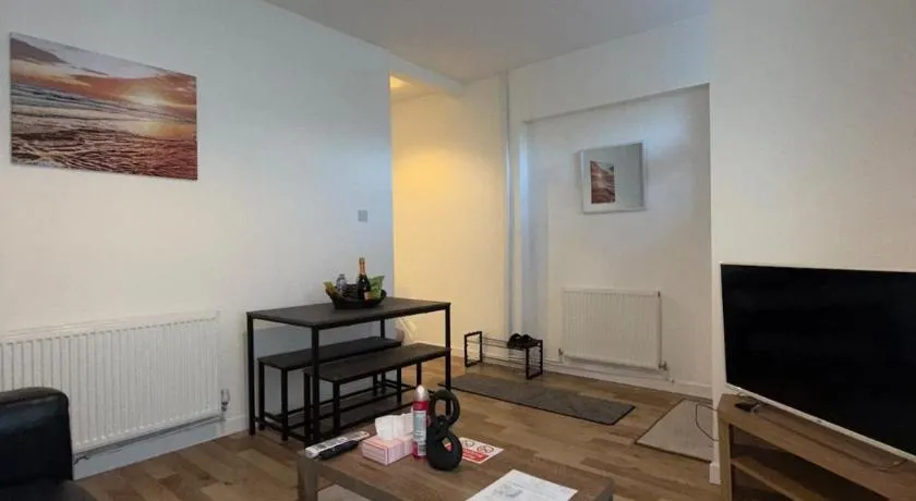 Charming 3-Bedroom house - Image 1