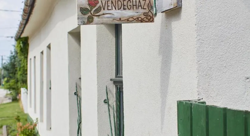 Vadrózsa Vendégház Rácalmás - Image 1