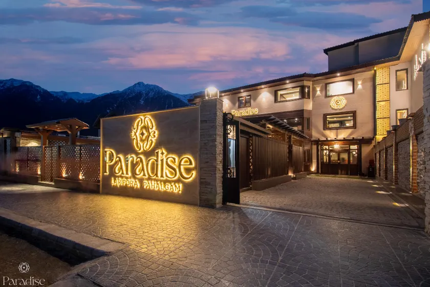 Paradise Hotels - Image 1