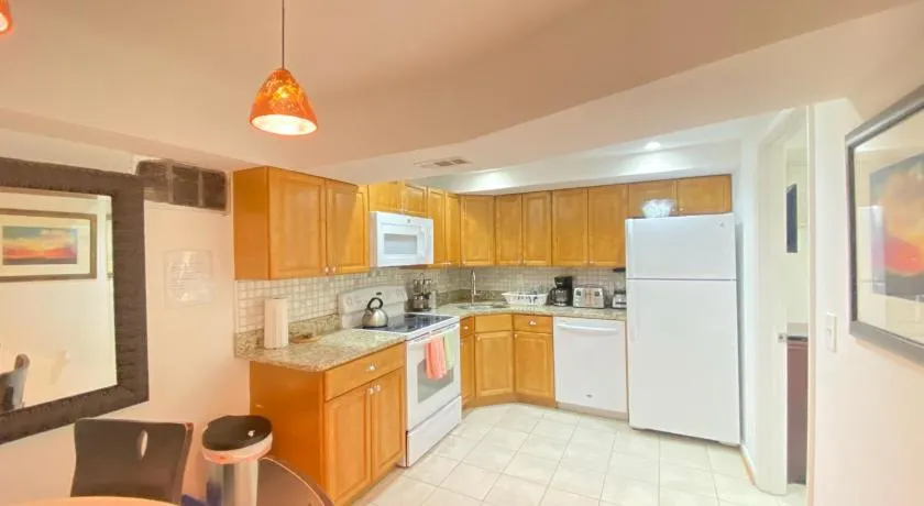 COMFY Basement Home 2 Bdrm1Den 3Queen Beds - Image 1