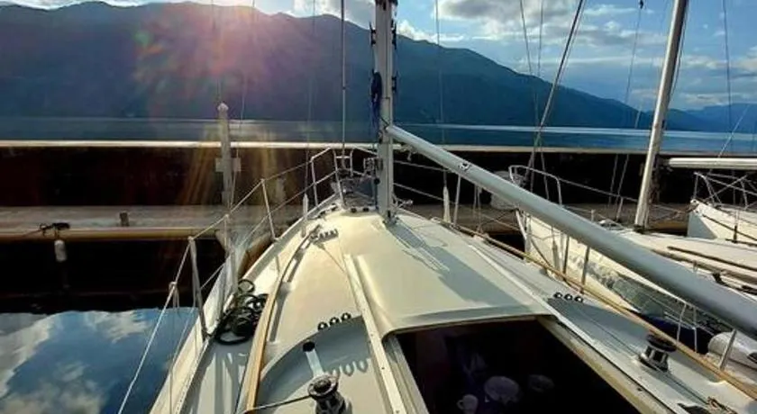 Voilier Sunbeam Yachts 27,5 à quai au Grand Port Aix les Bains - Image 1