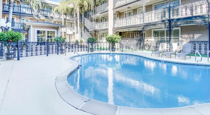 LA Plaza Apartments - Image 1