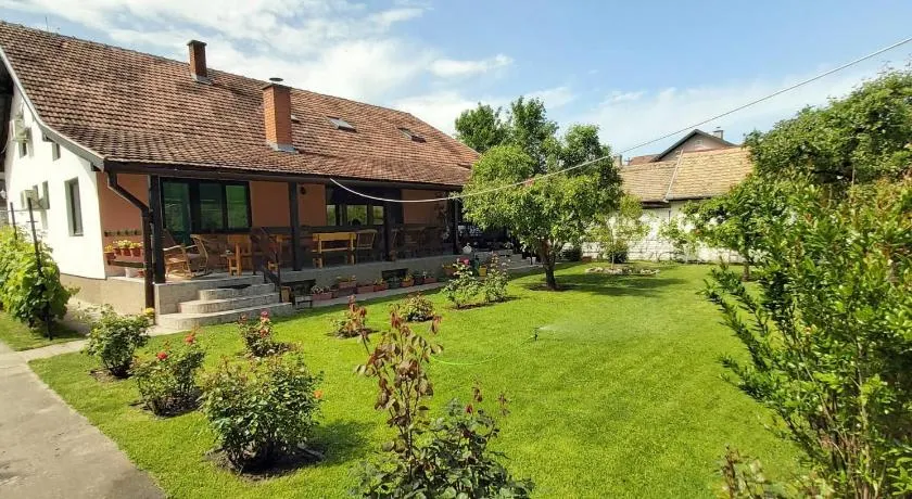 LAVRNIĆ - Image 1