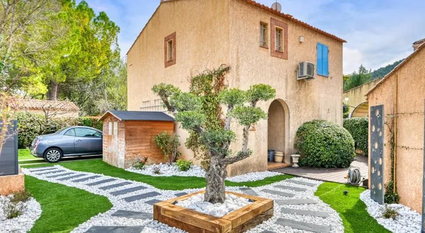 Villa Cabrie in Tholonet - Image 1