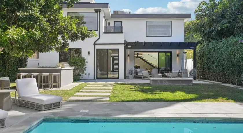 Curson Modern - Image 1