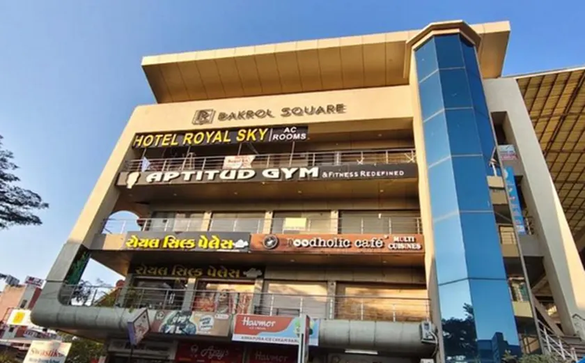 HOTEL ROYAL SKY - Image 1