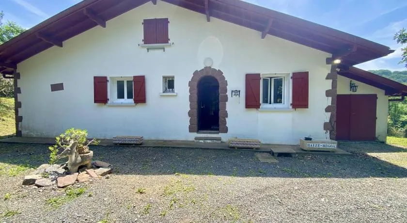 Maison spacieuse à Macaye, au calme, 6-8 pers, proche Cambo, animaux admis, jardin, internet WiFi - FR-1-495-141 - Image 1