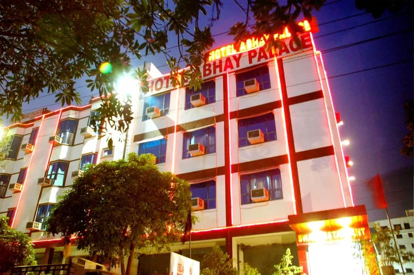 Hotel Abhay Palace - Image 1