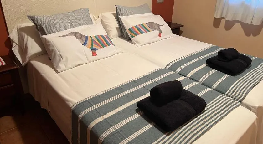 HOSTAL TREVELEZ - Image 1
