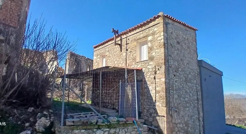 House on the Hill! - Image 1