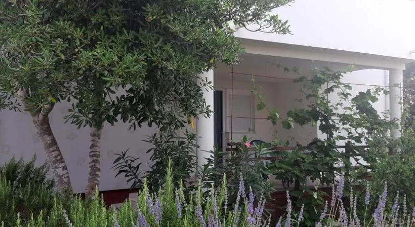 Agradable apartamento vacacional con jardín, barbacoa y terraza - Image 1
