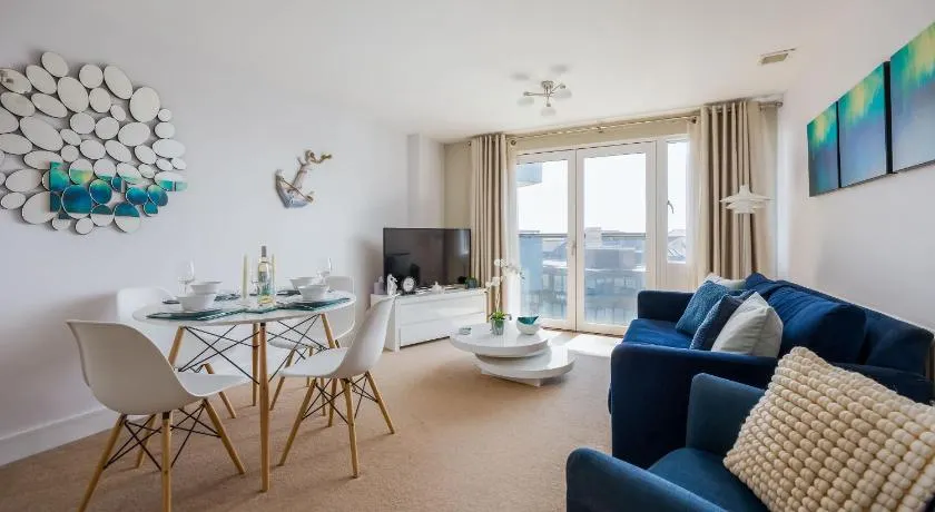 Anchors Aweigh! - Near Poole Old Town, 5 mins to Hamworthy Beach, Free Parking! - Image 1