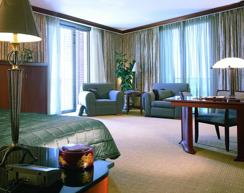 Al Faisaliah Hotel, Riyadh - Image 1