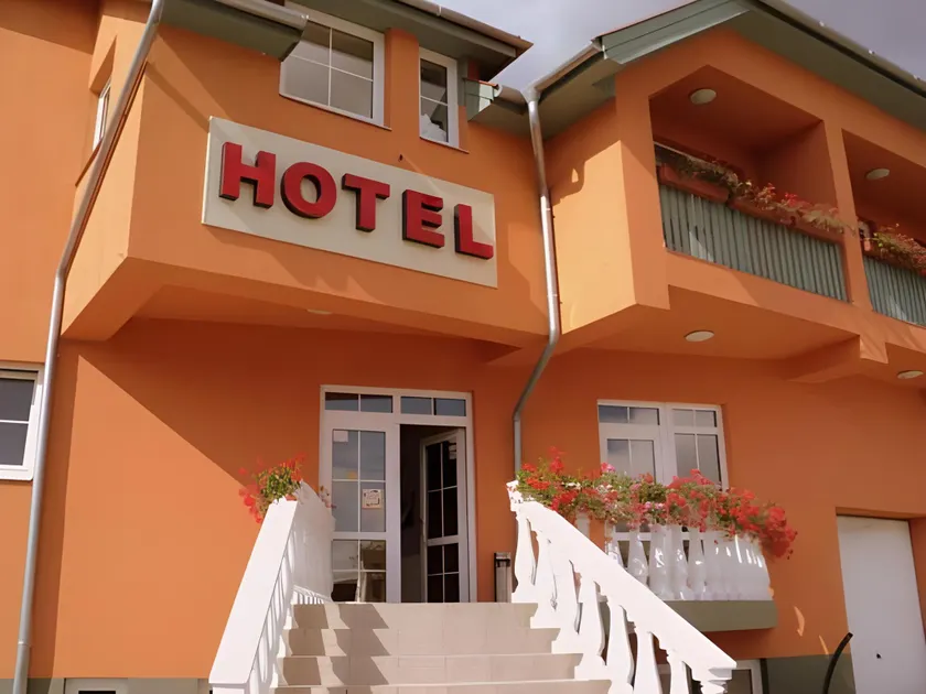 Nimród Hotel és Ètterem - Image 1
