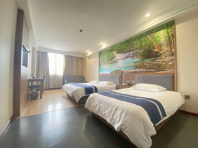 Bauhinia Hotel - Image 1