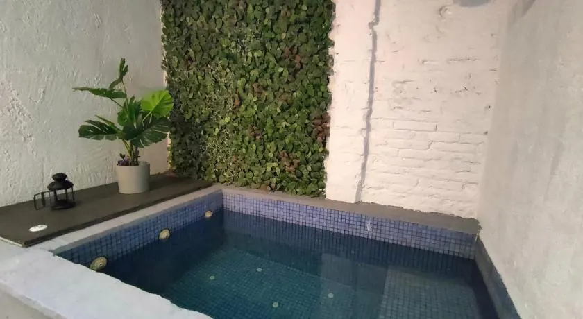 Pequeño Alojamiento con Mini Piscina - NO climatizada - Image 1