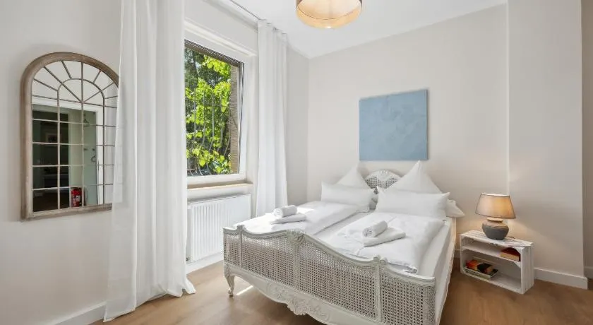 Altstadt Apartment am Wasser mit großem Garten - Image 1