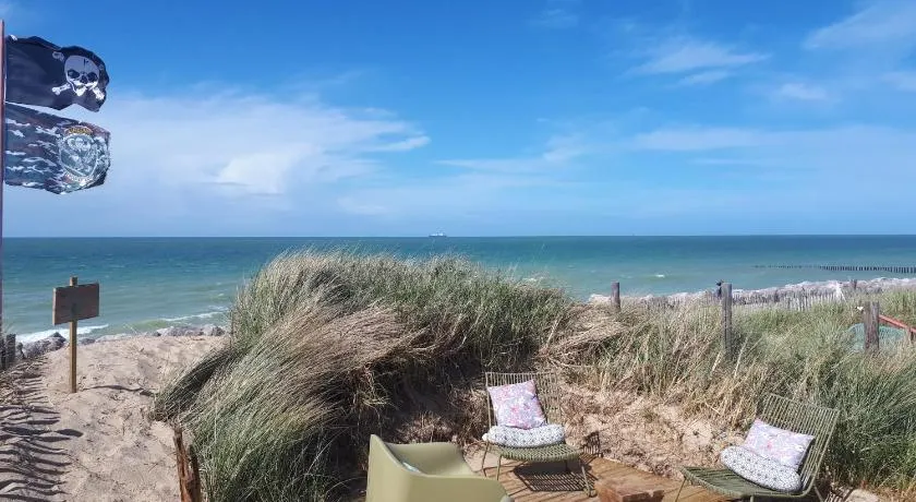sangatte " Les Terrasses" maison front de mer Les pieds dans l'eau pleine de charme Cap Blanc Nez Côte d'Opale - Image 1