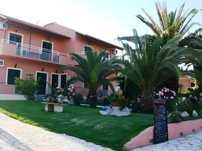 Othonas Apartments - Image 1