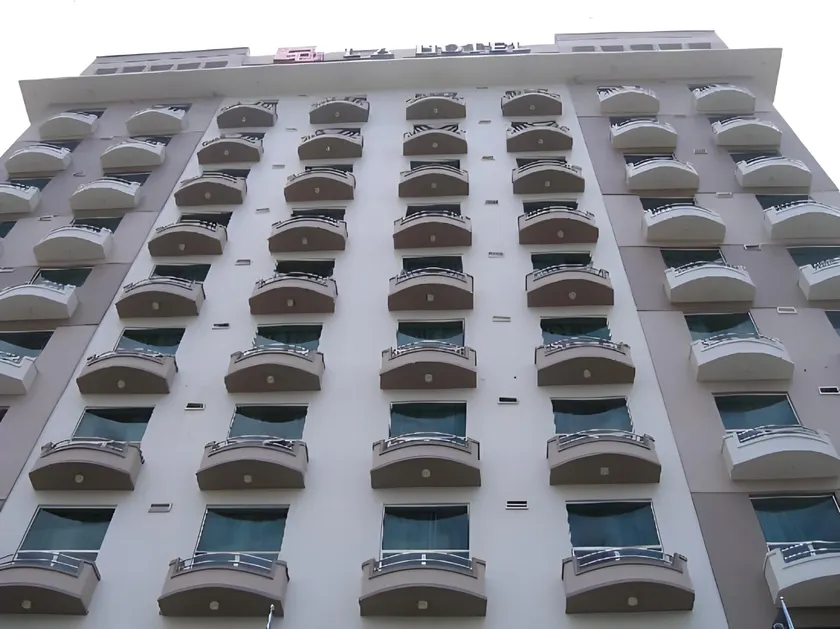 LA Hotel - Image 1
