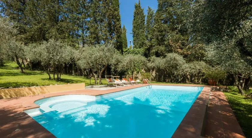 Villa in Private Estate,shared Pool,parking,3km to Ponte Vecchio - Image 1