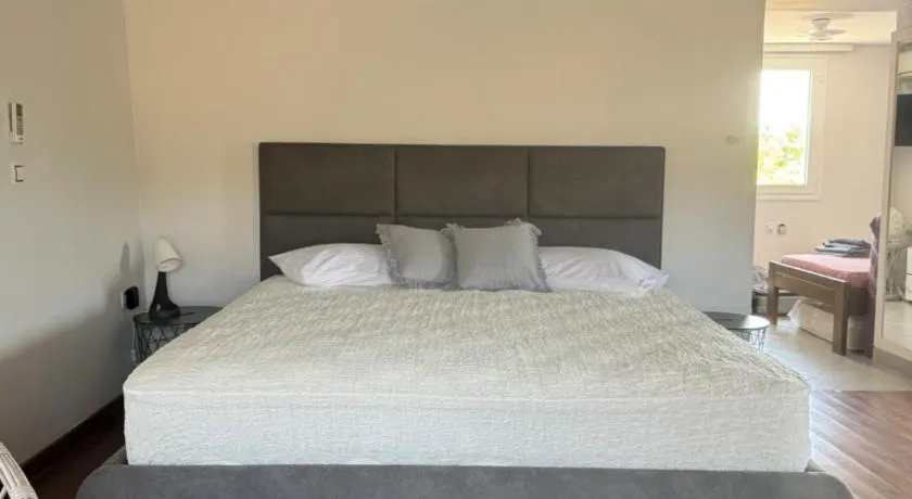 Romanou Guest House - Image 1
