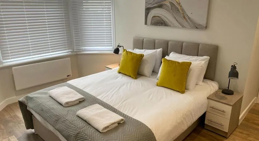 3-Bedroom Apartment Tram on the Doorstep - Image 1