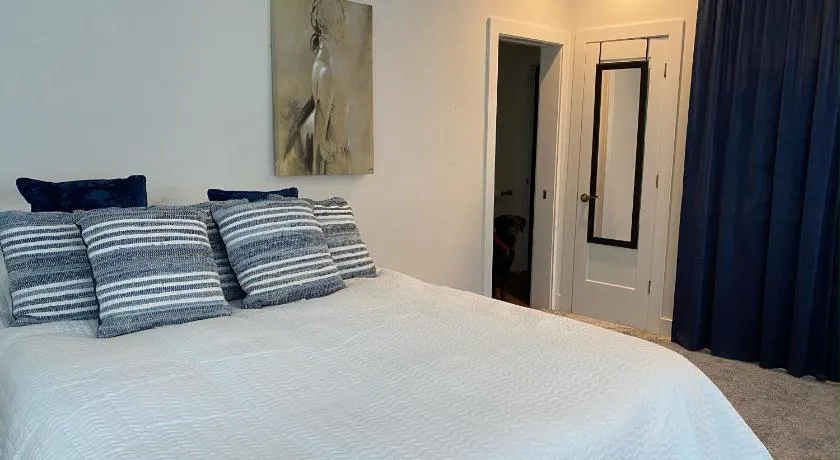 Blue Studio at Navarra Gardens - Image 1
