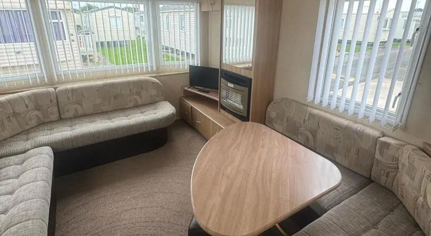 3 Bed Caravan - Sleeps 8 - Pets - Parking - Image 1