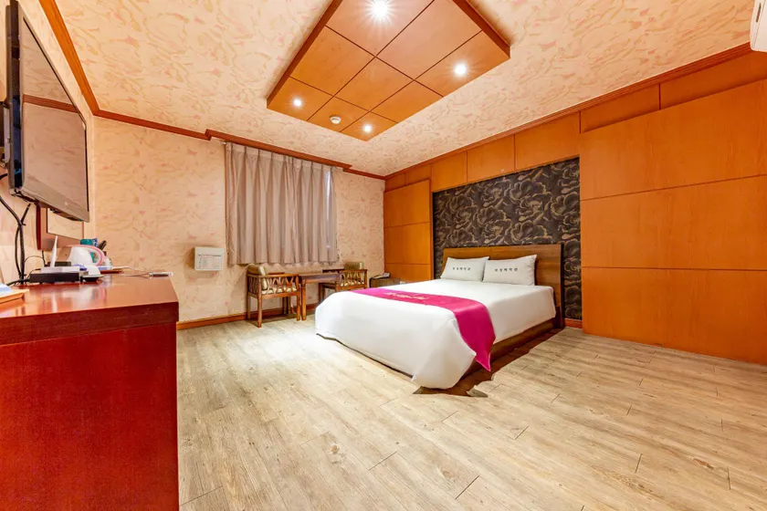 Boseong White House - Image 1