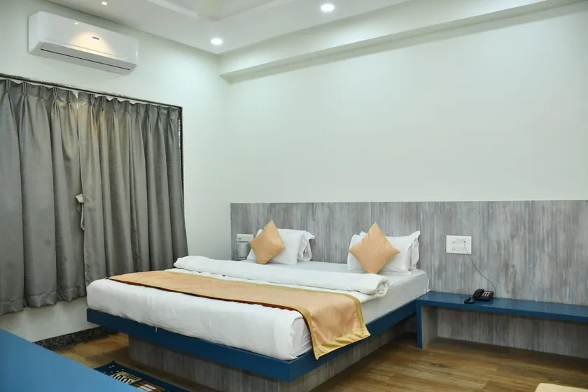Hotel Rasika Inn - Image 1