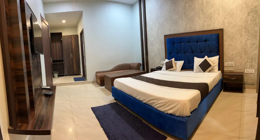 Satkar Hotel - Image 1