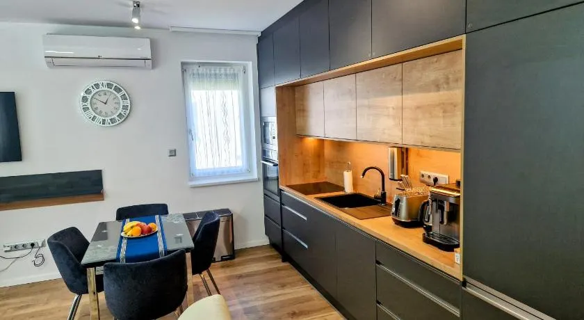 Blue Sapphire Apartman - Image 1
