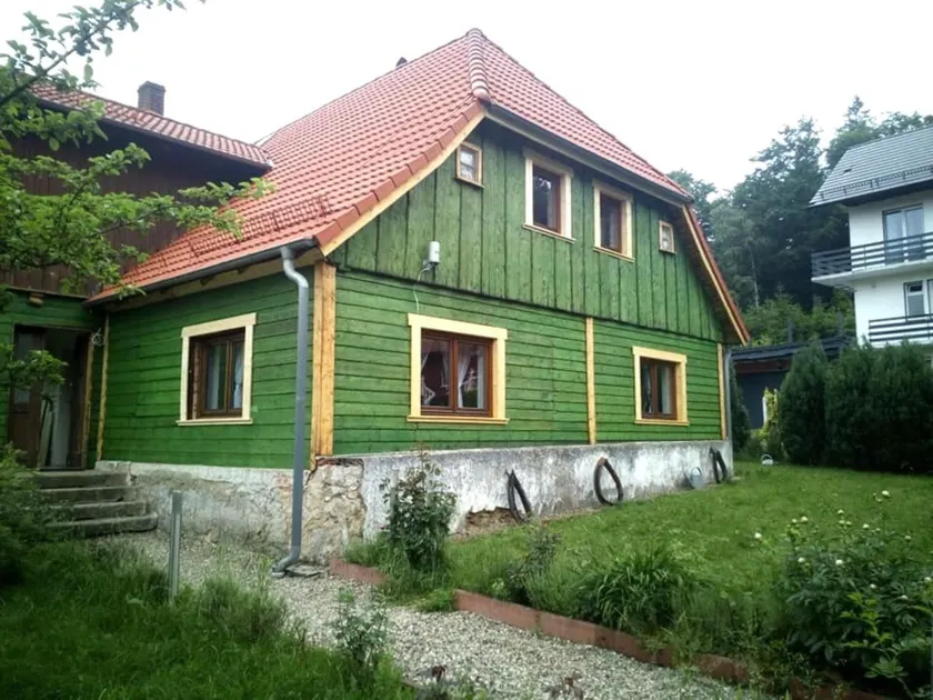Spacious holiday home in Piechowice with garden - Image 1