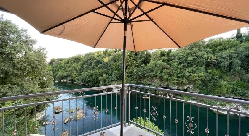 Kovac Riverfront Apartments - Image 1