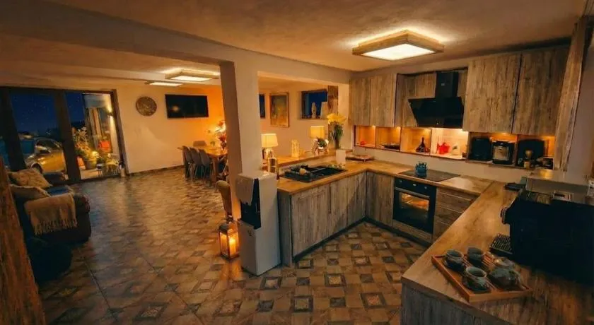 Casa de sub Brazi Relaxare la munte cu Ciubar - Image 1