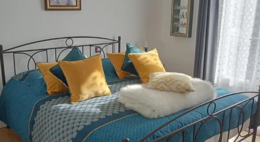 Chambre privative avec salle d'eau - Image 1